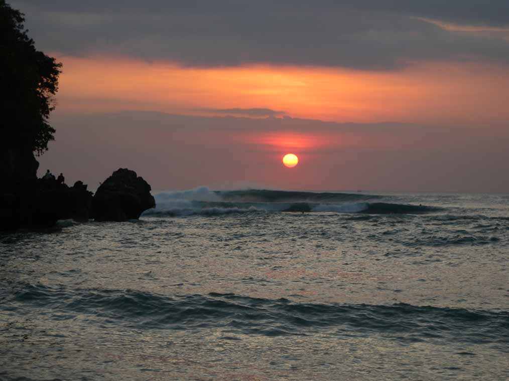 DSCN0356 082 Surfing the big sets at sunset, Padang Padang